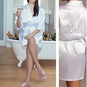 L/XL White Satin David's Bridal Bride Robe